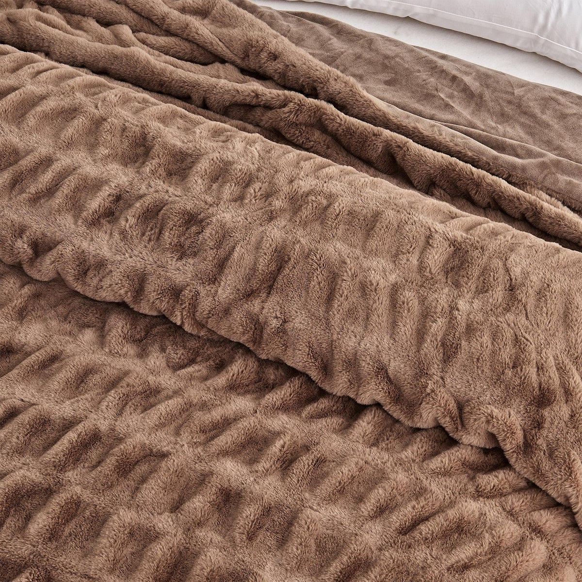 Ruched Faux Fur Throw Blanket - Alondra Collection