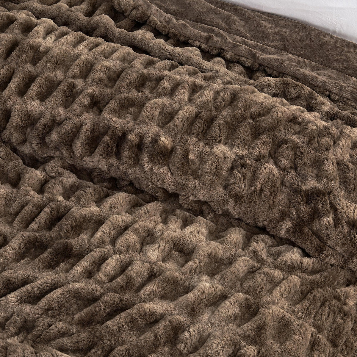 Ruched Faux Fur Throw Blanket - Alondra Collection