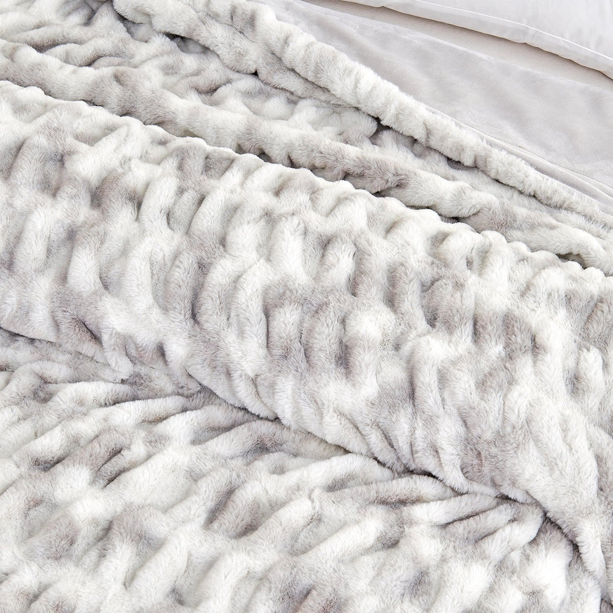 Ruched Faux Fur Throw Blanket - Alondra Collection