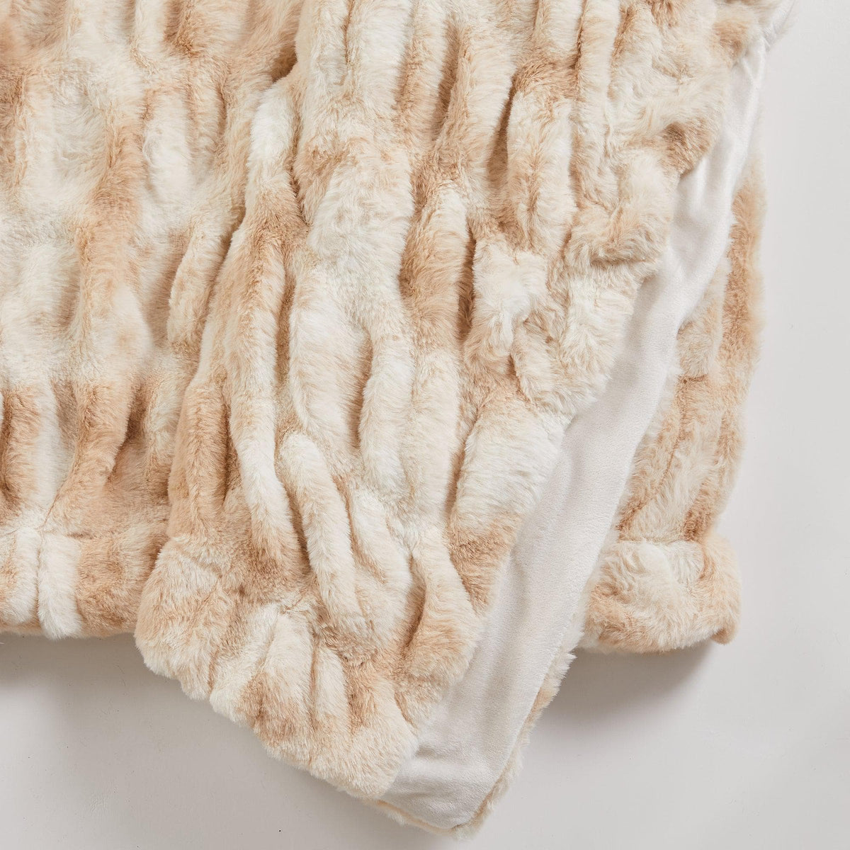 Ruched Faux Fur Throw Blanket - Alondra Collection